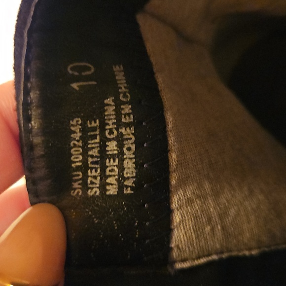 Elegant Black Ankle Boots with Buckle Accent - Picture 4 of 5